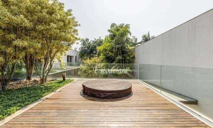 Casa com projeto de Arthur Casas e paisagismo de Gil Fialho em Jardim Europa - São Paulo - SP