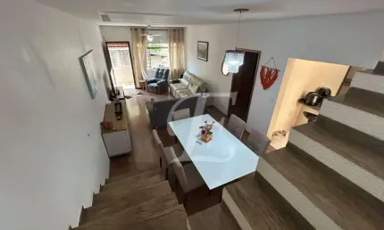 Casa a venda com 4 quartos, 6 banheiros, 2 sobrados grande no bairro vila do encontro, próxima ao hospital saboya