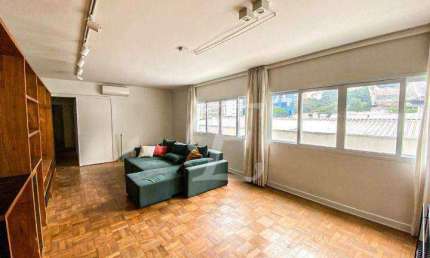 Apartamento para alugar reformado com 2 quartos e 1 vaga de garagem na parte plana dos Jardins. Ar-condicionado em todos os ambientes e cozinha integr