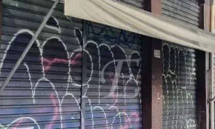 2  lojas comerciais a venda  de 200m2, 3 vagas,   alugado que gera renda mensal.no paraíso.