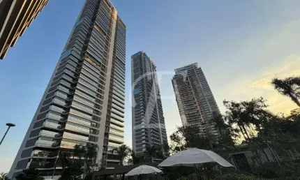 552m2, 04 Suítes, Novo, lazer total de Condomínio Clube com boliche, complexo do Hospital e faculdade Albert Einstein, Hotel Emiliano