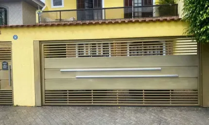 Sobrado a venda com 3 dormitórios com varanda, 2 vagas na garagem no tremembé