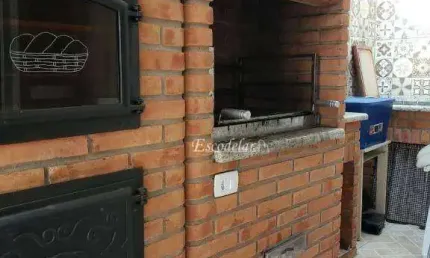 Sobrado à venda  com 4 suítes e área de convivência!