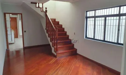 Sobrado com 227mts2 com 3suítes,6vagas com sala ampla para 2 ambientes no Jardim Paraiso.