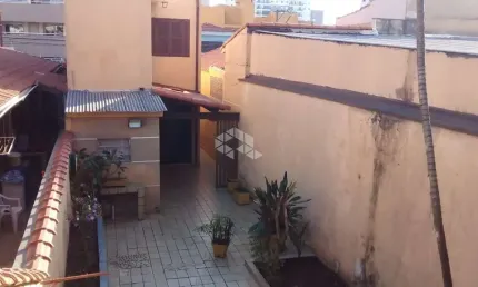 Sobrado vila mussolini 2 quartos, 2 vagas, amplo quintal
