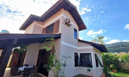 Casa à venda no bairro Itacorubi - Florianópolis/SC