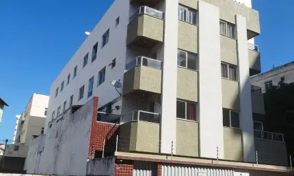 Apartamento de primeiro andar com área lateral externaqts na Praia do Morro - Guarapari