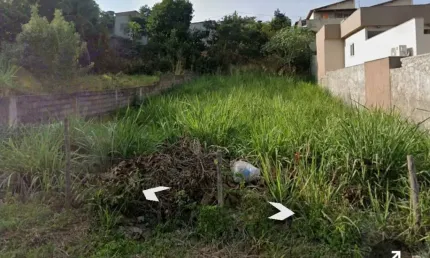 Excelente lote, plano, medindo 360 M2, sendo 12 de frente por 30 de comprimento .