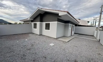 Casa dois dormitórios com uma suíte no bela vista, palhoça