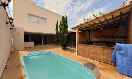 Sua Casa dos Sonhos! Ampla Casa com 3 Quartos, 3 banheiros, piscina aquecida, área gourmet, cozinha moderna, 244 m² - à venda por R$ 770.000.