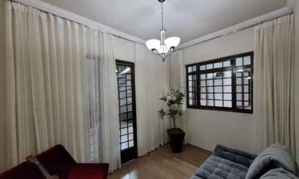 Casa com 4 dormitórios e 3 banheiros à Venda, 170 m² por R$ 380.000
