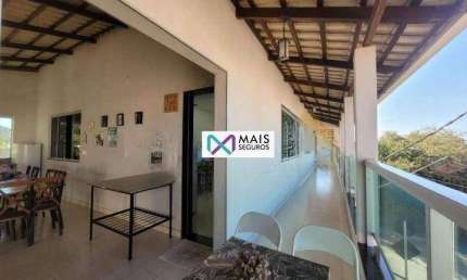 Linda casa ampla, arejada com 03 dormitórios(1 suite), 3 vagas
