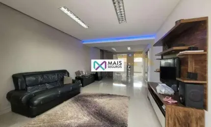 Casa com 2 Quartos e 2 banheiros à Venda, 200 m² por R$ 685.000,00