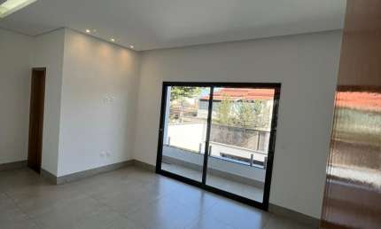 lindo sobrado novo , de alto padrão de acabamento . Perto de tudo que você precisa
