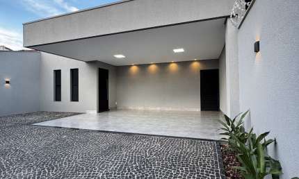 Oportunidade !!! Uma belíssima casa, nova , com alto padrão de acabamento, moderna e de muito bom gosto