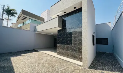 Linda  e espaçosa casa, com alto padrão de acabamento
