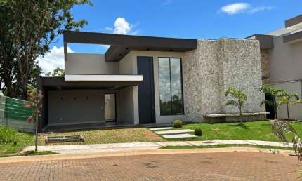 Belíssima casa no condomínio Art,s no Laranjeiras , pronta para morar