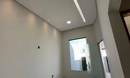 Linda casa , nova com acabamento todo em porcelanat