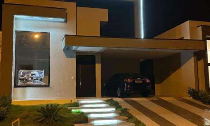 Casa a venda no Condomínio Veneza em Mogi das Cruzes, com 3 suítes, 5 banheiros, piscina e 4 vagas de garagem R$ 1.300.000,00