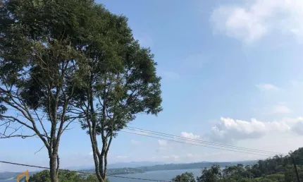 Sitio à venda na estrada mogi taiçupeba a 3 km da rodovia mogi bertioga fundos para a represa com lago r$ 2.200.000,00