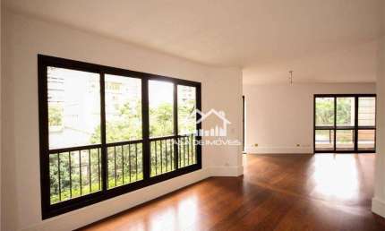 Vende apartamento com 210m², 3 suítes e 3 vagas, na Vila Nova Conceição.