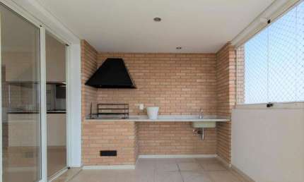 Vende lindíssimo apartamento com 260m², vista panorâmica, 3 suítes amplas e lazer clube.