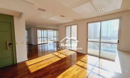 Vende apartamento com 236m², 4 suítes, varanda gourmet e 5 vagas, no Brooklin