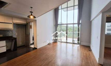 Vende ou aluga apartamento com 97m², pé direito duplo, 2 dormitórios, sendo 1 suíte e 2 vagas, no Panamby.
