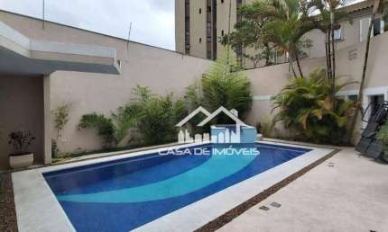 Vende casa com vários ambientes, 4 dormitórios, 5 vagas, piscina e churrasqueira no Real Parque