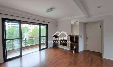 Vende apartamento de 111m², 3 dormitórios, varanda com churrasqueira e 2 vagas.