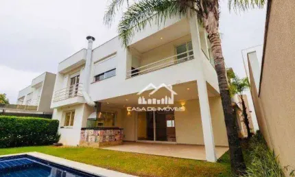 Vende magnífica casa em condomínio com 620m², 4 suítes e lazer.