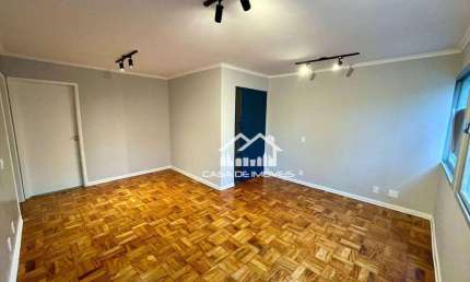 Vende ou aluga lindo apartamento 100% reformado na Vila Olímpia com 84m².