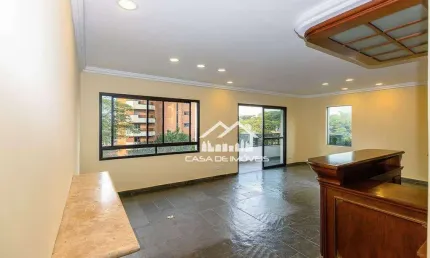Vende apartamento com 220m², amplo, para modernização em moema.