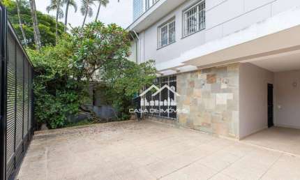 Vende excelente casa no Brooklin com 225m², próximo ao metrô.
