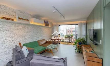 Vende lindo apartamento reformado em Moema com 152m².
