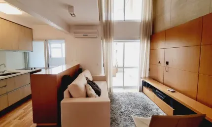 Vende apartamento duplex mobiliado na Vila Olímpia.