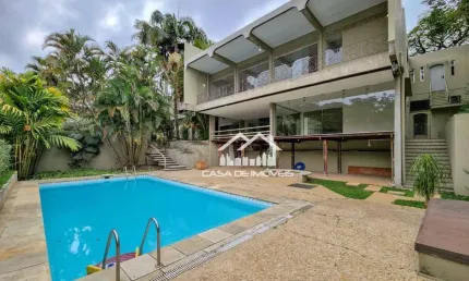 Vende mansão com 5 suíte, 8 vagas e piscina no Morumbi.