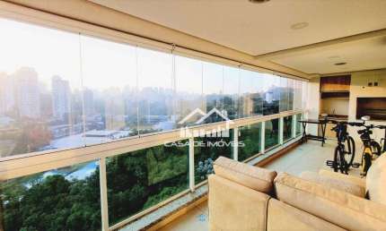 Vende apartamento de 142m², com 3 suítes e 3 vagas. Lazer clube no Panamby.