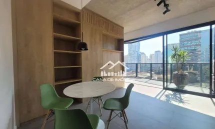 Vende ou aluga apartamento com 45m², alto padrão próximo a Faria Lima.