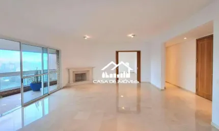 Vende ou aluga apartamento de alto padrão, com 400m², 4 suítes e 6 vagas no Panamby.