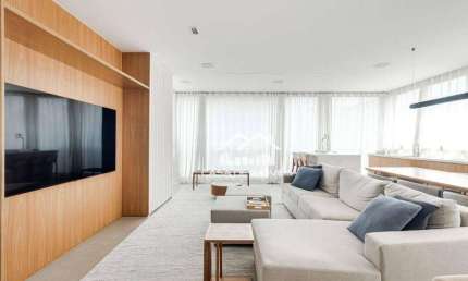 Vende apartamento com 157m², 3 suítes, 2 vagas e depósito, no Campo Belo.