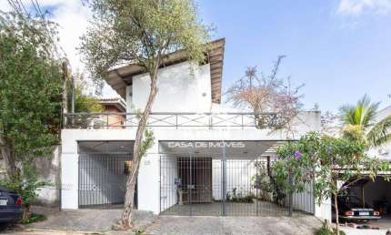 Vende casa no Morumbi, em rua fechada, com 257m² e 5 dormitórios.