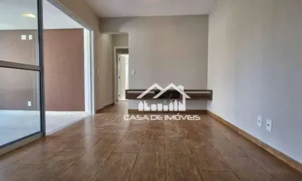 Vende apartamento de 77m², com 2 suítes, varanda gourmet e 2 vagas, no panamby