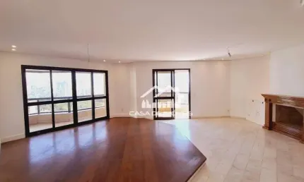 Vende apartamento com 242m², 3 suítes, 4 vagas e varanda com churrasqueira, no Morumbi.