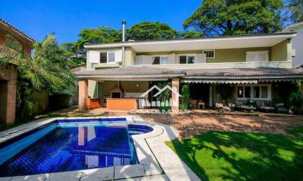 Vende casa com 756m² de terreno com piscina, churrasqueira e 4 dormitórios, no Real Parque.