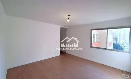 Vende apartamento para reforma, com 68m², 1 vaga e lazer, no morumbi