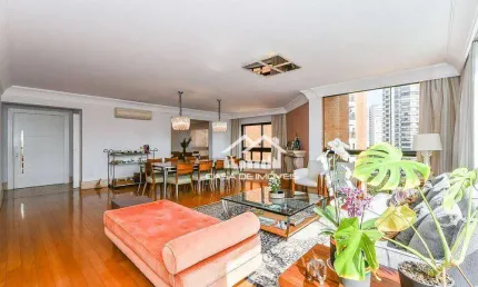 Vende apartamento com 247m², 3 suítes, depósito, 3 vagas e lazer, no Morumbi.