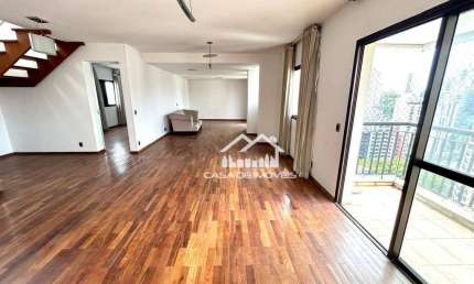 Vende apartamento duplex de 216m², com 4 dormitórios, sendo 2 suítes, 6 vagas, varanda com vista na Vila Andrade