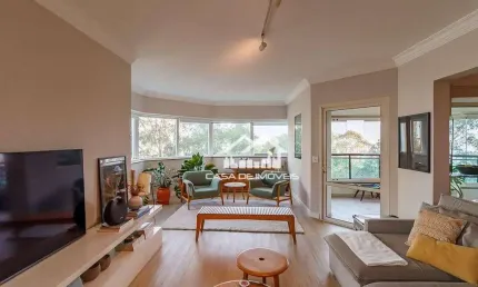 Vende apartamento com 225m², 3 suítes, 5 vagas, no Panamby.