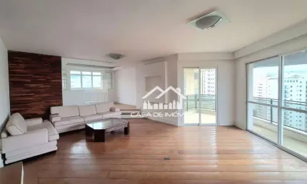 Vende apartamento de alto padrão em Moema, com 230m², 3 suítes e 3 vagas, com lazer completo.